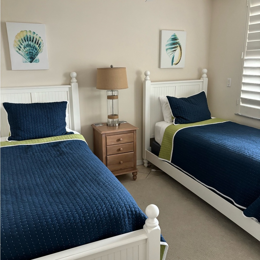 Serena & Lily Navy Blue, White and Lime Green Twin Quilt with Matching Sham